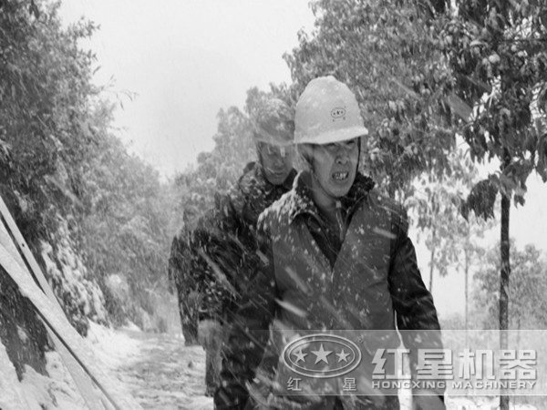 風(fēng)雪堅(jiān)守 風(fēng)雪堅(jiān)守